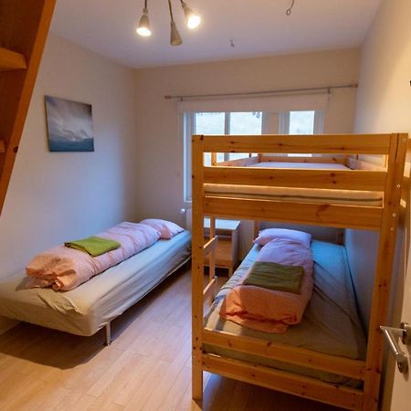 בלונדואוס Hvammur 2 Guesthouse Red House מראה חיצוני תמונה