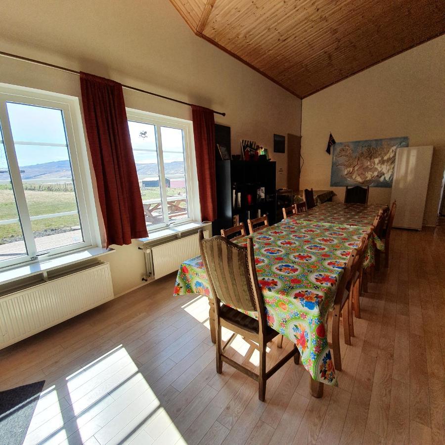 בלונדואוס Hvammur 2 Guesthouse Red House מראה חיצוני תמונה