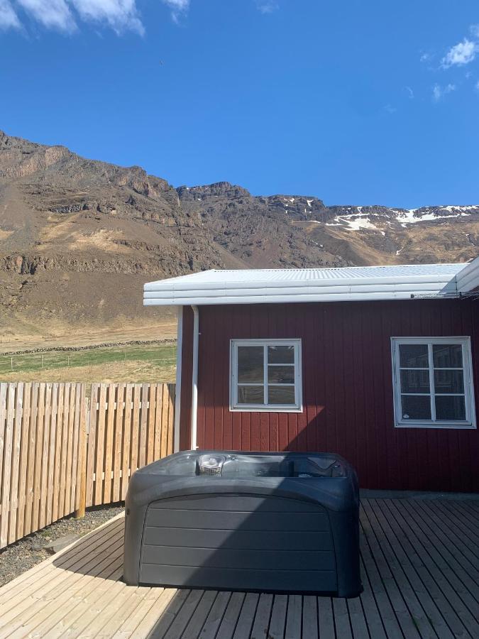 בלונדואוס Hvammur 2 Guesthouse Red House מראה חיצוני תמונה