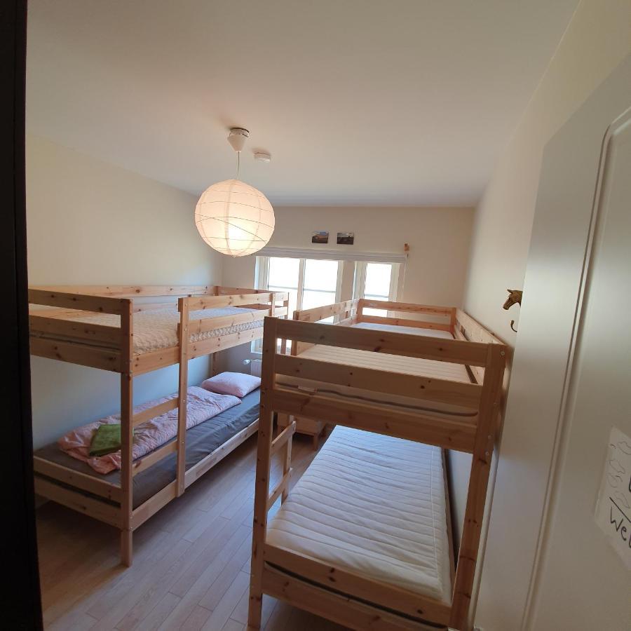 בלונדואוס Hvammur 2 Guesthouse Red House מראה חיצוני תמונה