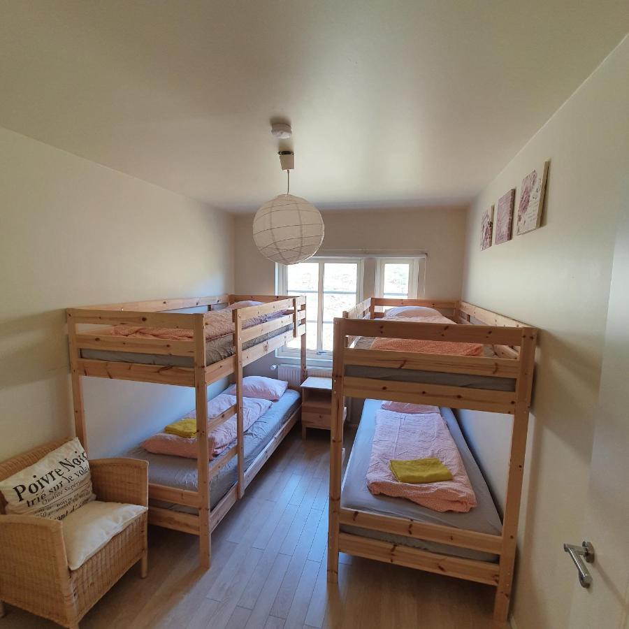 בלונדואוס Hvammur 2 Guesthouse Red House מראה חיצוני תמונה